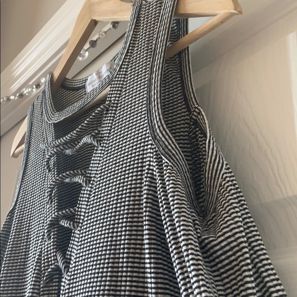 Striped top - Cold Shoulder - Picture 4 of 7